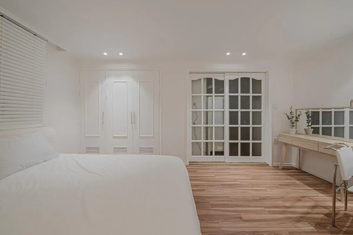 301 Apgujeong 2Nd, Studio 1 Bath Queen Bed Seoul Ferienhaus