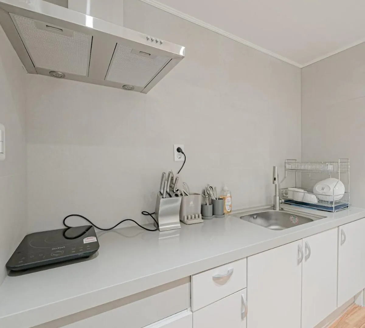 301 Apgujeong 2Nd, Studio 1 Bath Queen Bed Seoul 0*,