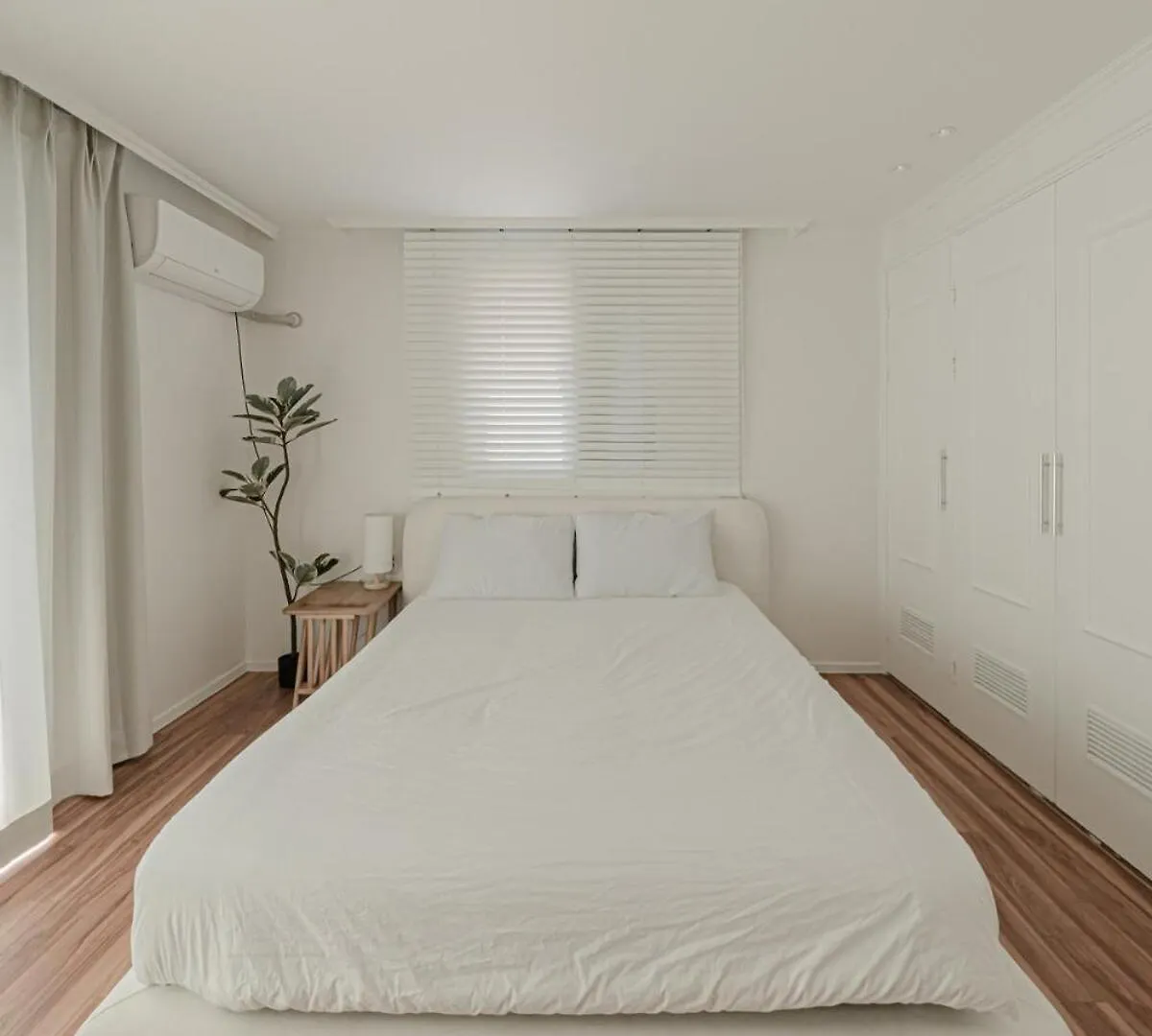 Semesterbostad 301 Apgujeong 2Nd, Studio 1 Bath Queen Bed Seoul