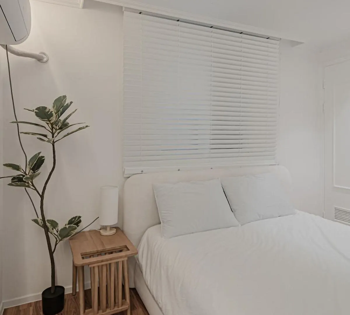 301 Apgujeong 2Nd, Studio 1 Bath Queen Bed Seoul