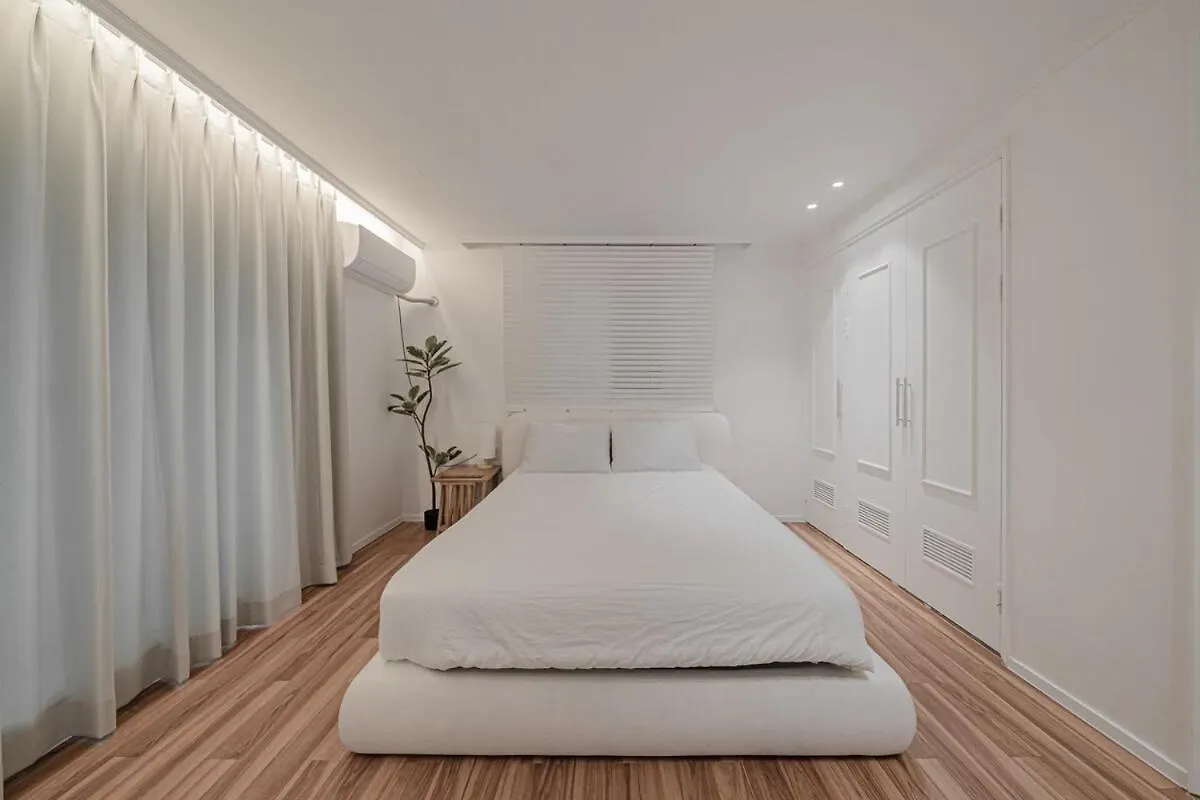301 Apgujeong 2Nd, Studio 1 Bath Queen Bed Seoul