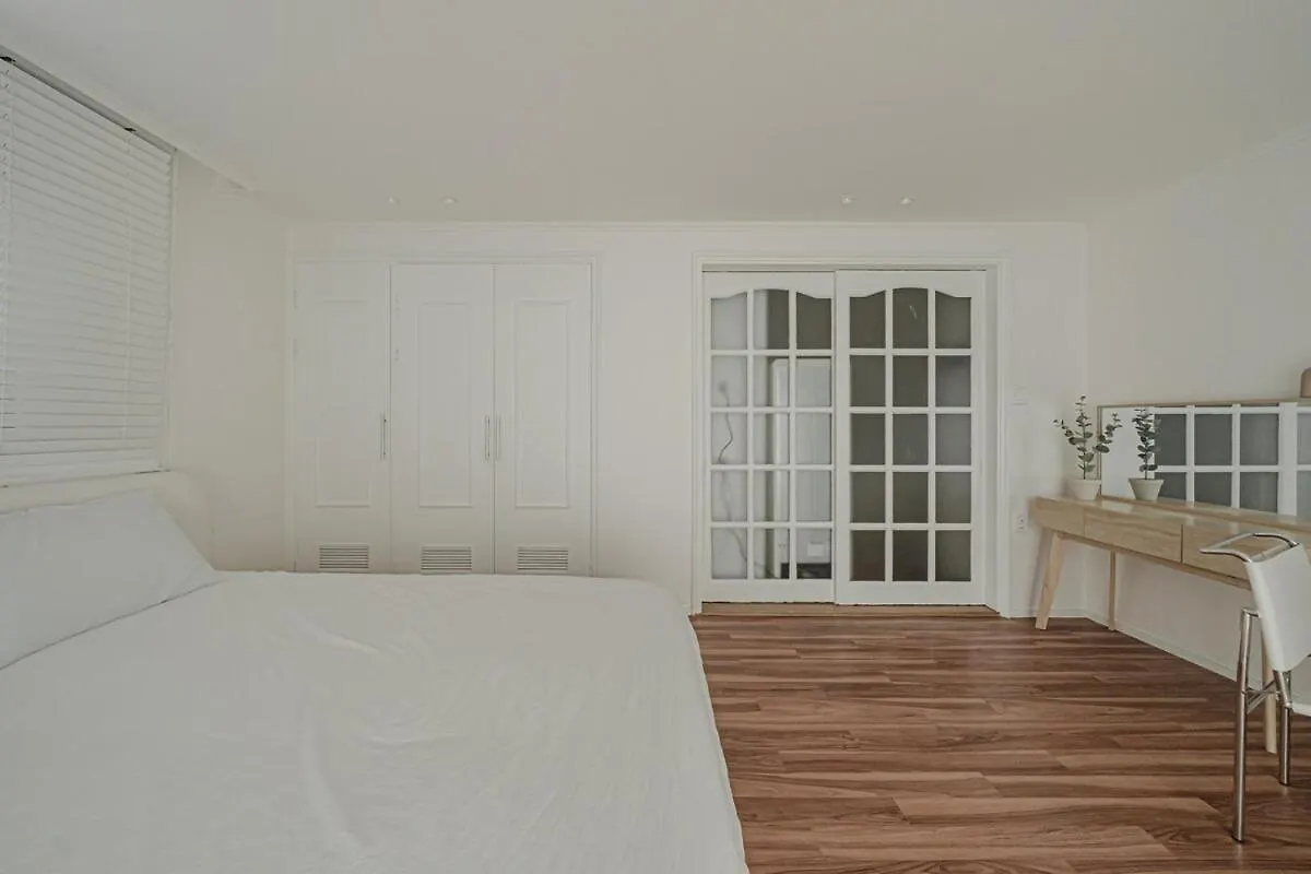 301 Apgujeong 2Nd, Studio 1 Bath Queen Bed Seoul