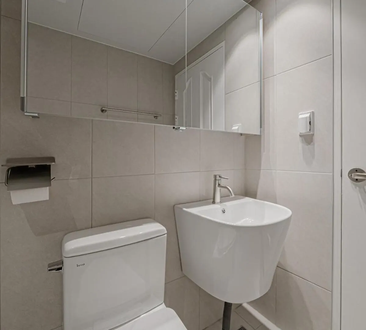 301 Apgujeong 2Nd, Studio 1 Bath Queen Bed Seoul