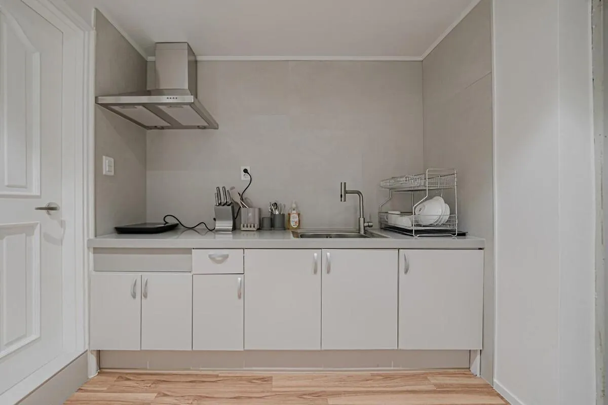 301 Apgujeong 2Nd, Studio 1 Bath Queen Bed Seoul 0*,