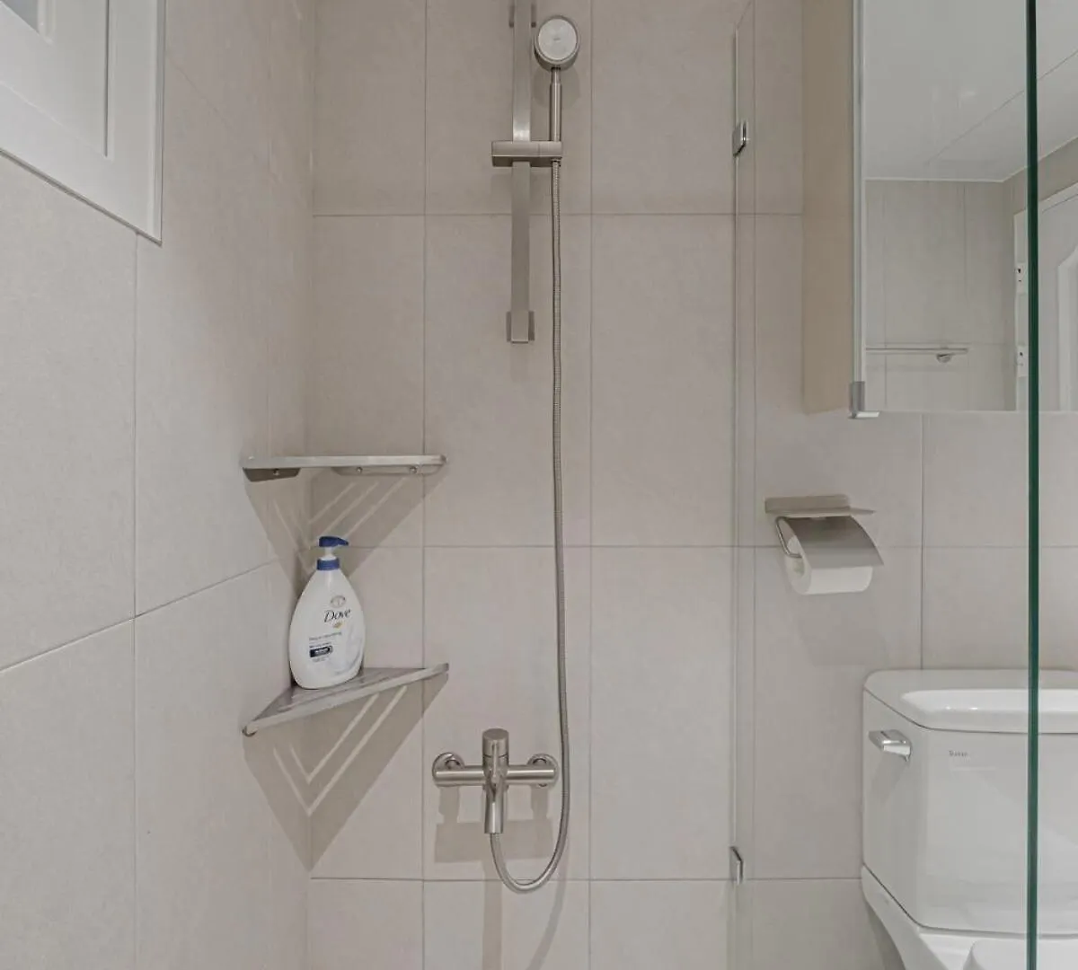 Semesterbostad 301 Apgujeong 2Nd, Studio 1 Bath Queen Bed Seoul