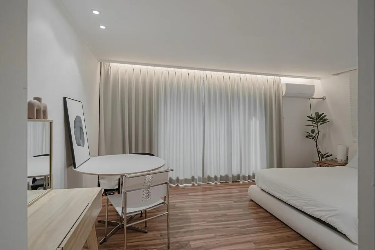 301 Apgujeong 2Nd, Studio 1 Bath Queen Bed Seoul