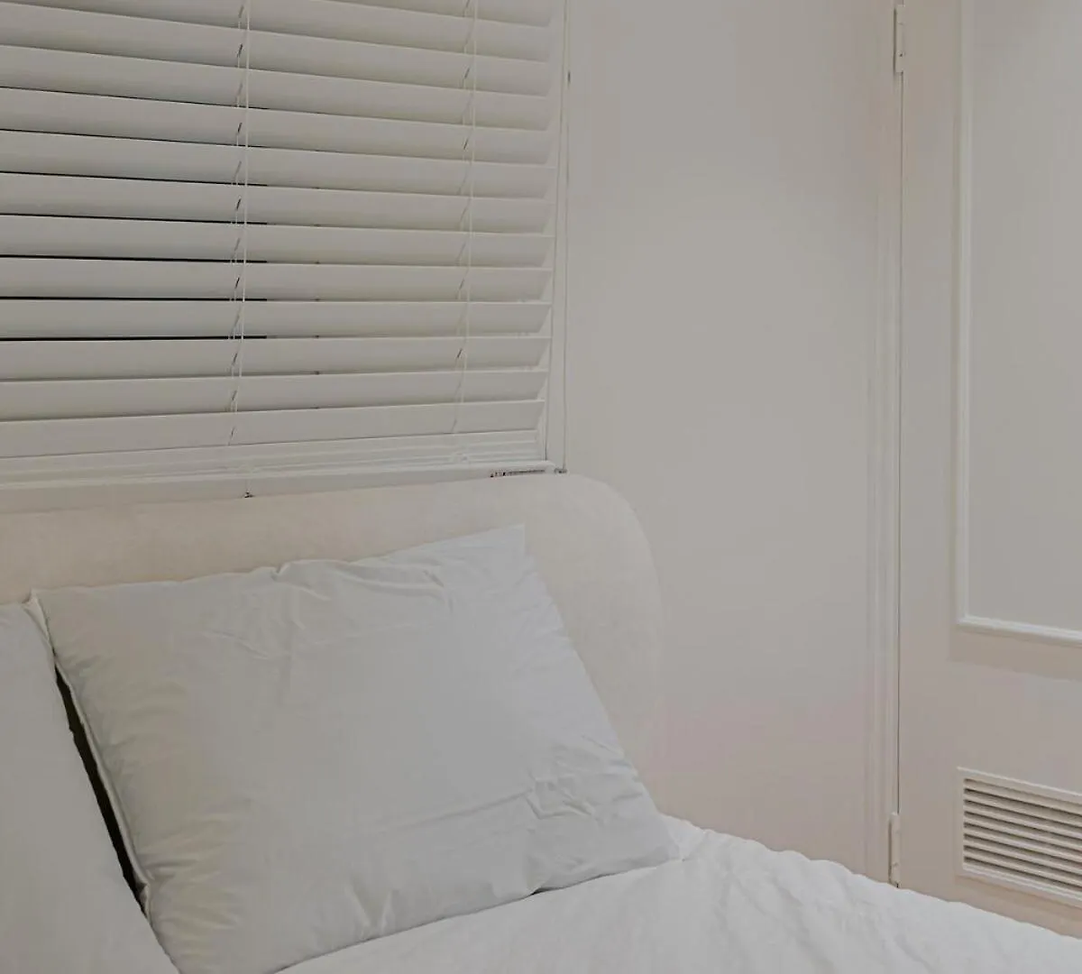 Semesterbostad 301 Apgujeong 2Nd, Studio 1 Bath Queen Bed Seoul